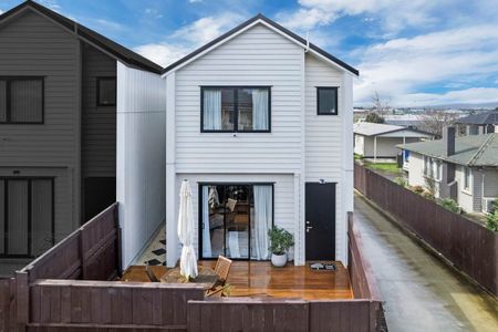 MANUREWA, 3 BEDROOMS - Photo 2