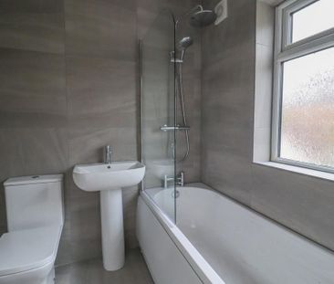 3 bedroom flat to rent - Photo 5