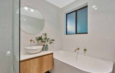 Very Neat and Tidy - Photo 4