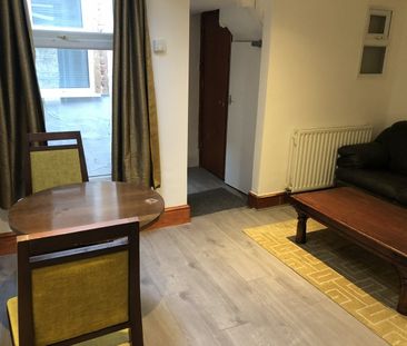 2 Bed Flat, Donnington Gardens, RG1 - Photo 1