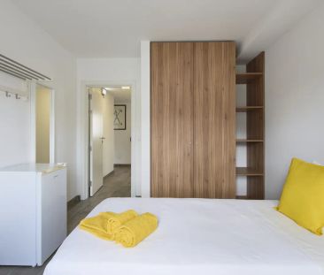 Room in a shared 4-bedroom apartment for rent in Lisbon, couples no... - Foto 3