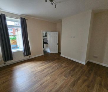 2 bedroom ground floor flat to rent - Photo 5