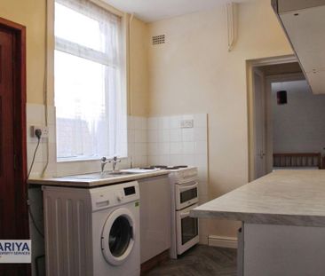 4 bedroom terraced house to rent - Photo 3