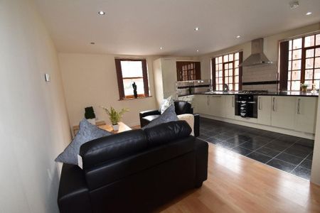 4 bedroom flat to rent - Photo 4