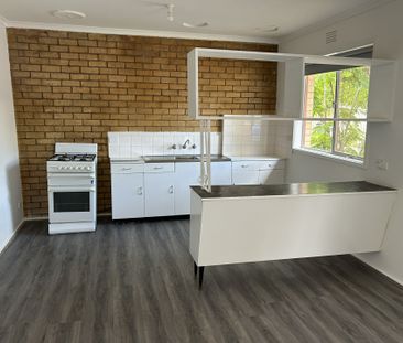 4/7 Parker Street, Werribee VIC, Belconnen - Photo 2