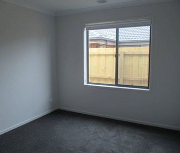 20 HOWITT AVENUE, EASTWOOD - Photo 4