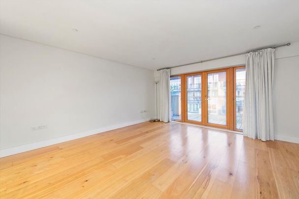 An exceptional two-bedroom apartment is available to let in the prestigious Marina Place development, boasting uninterrupted views of the River Thames.. - Photo 1