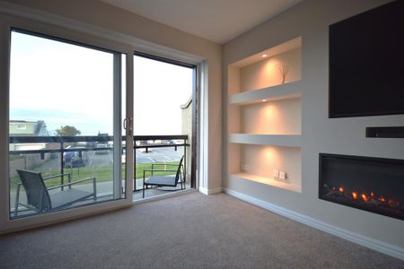 3 bedroom flat to rent - Photo 2