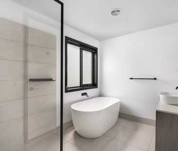 STYLISH & MODERN FAMILY HOME!! - Photo 3