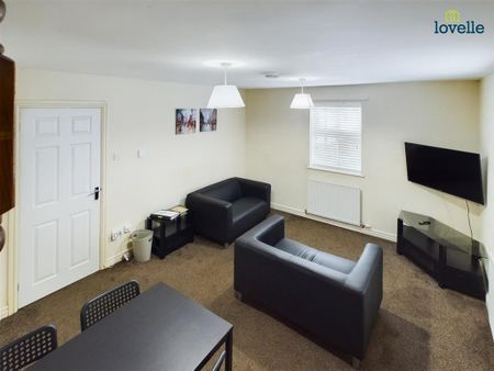 4 bedroom semi-detached house to rent - Photo 3