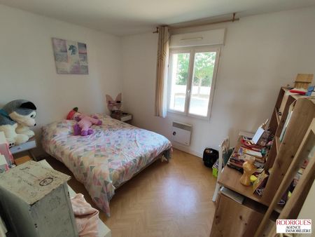Location Maison 4 pièces 82m² JAUNAY CLAN 86130 - Photo 3