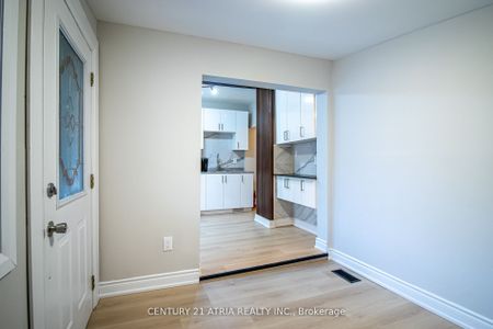 Detached Home For Lease | W8131330 - Photo 5