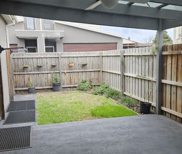 1/1 Netherall Street, Seaford, VIC 3198 - Photo 1