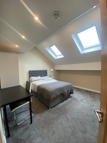 6 Bed End Terrace, Moseley Road, M14 - Photo 2