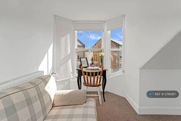 3 bedroom maisonette to rent - Photo 1