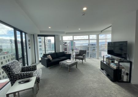 Large one bedroom apartment with sweeping views - Photo 5