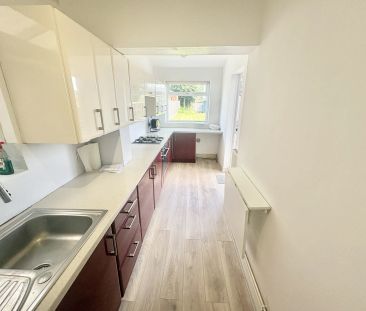 3 bedroom semi-detached house to rent - Photo 6