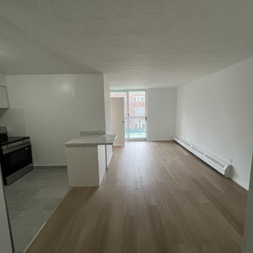For Lease - 44 Walmer Road Unit# 307, Toronto, Ontario - Photo 1