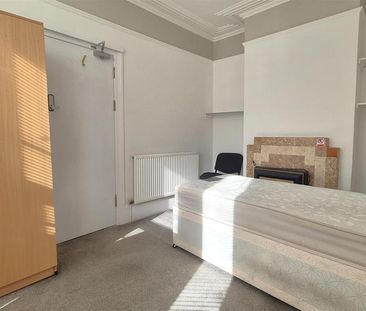 4 bedroom terraced house to rent - Photo 3