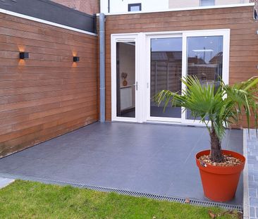 Gerenoveerde rijwoning met drie slaapkamers gelegen in hartje Izegem - Photo 5