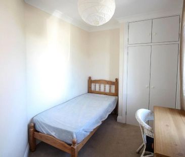 4 bedroom detached house to rent - Photo 4