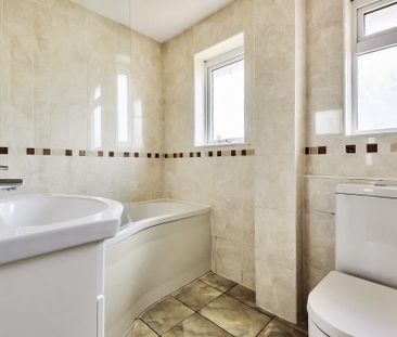 3 bedroom semi-detached house to rent - Photo 2
