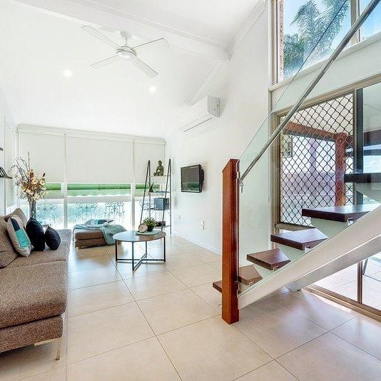 8/13 Hooker Boulevard, Broadbeach Waters QLD 4218 - Townhouse For Rent | Domain - Photo 1
