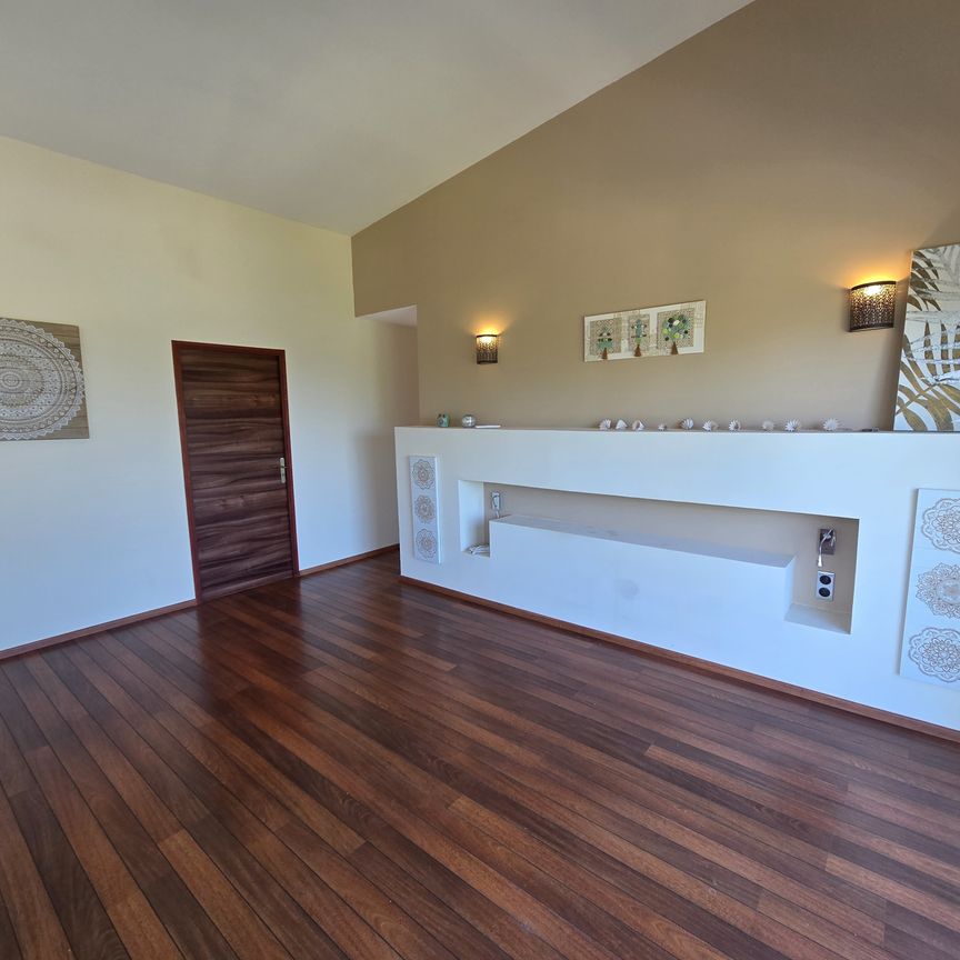 Location Maison 7 pièces 183m² ST ANDRE 97440 - Photo 1