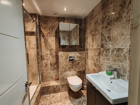 1 bedroom in a house share to rent - Photo 4