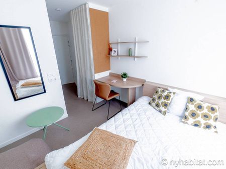 Logement à Paris, Location meublée - Photo 2