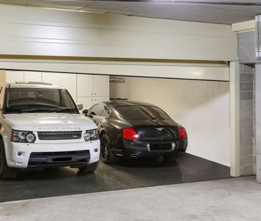 Spacious Three Bedroom Apartment in Convenient Location! - Photo 6
