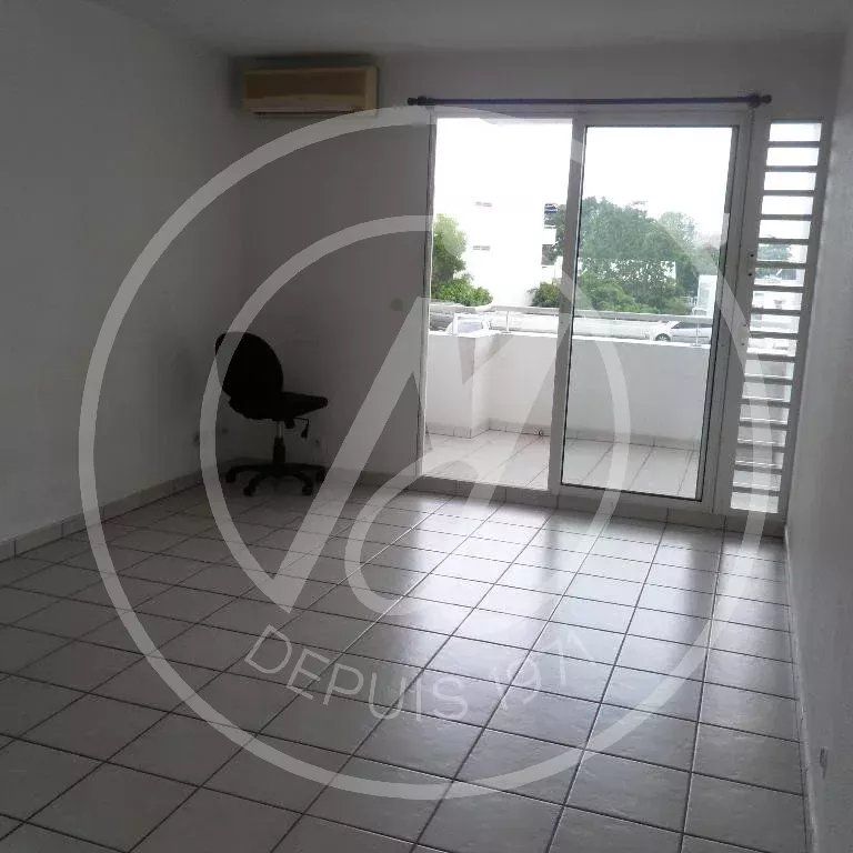 A Louer STUDIO / RU / LES ABYMES - 570 € - Photo 1