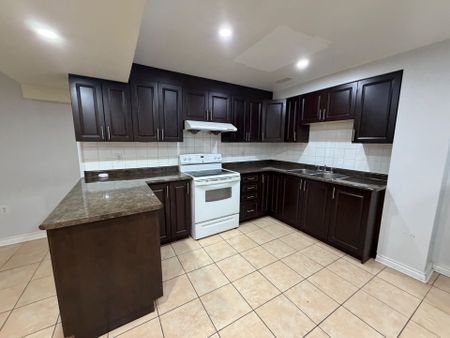 For Lease - 2 Attview Crescent, Brampton, Ontario - Photo 2