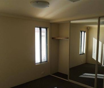 Modern Madeley Family Home - Photo 2