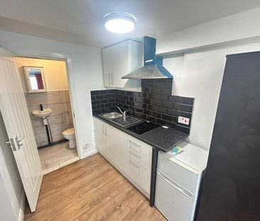 Caernarvon Close, Croydon, CR4 1 - Photo 2