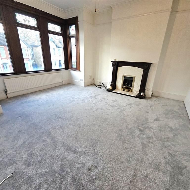 3 bedroom apartment to rent - Photo 1