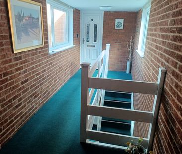 2 Bed Flat, Townfield Lane, CH43 - Photo 1