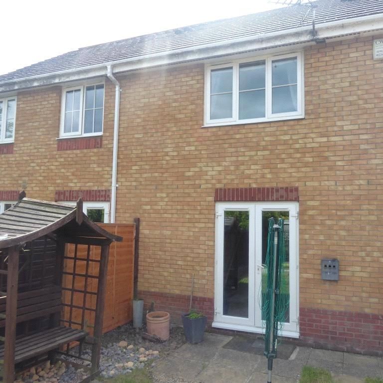 2 bedroom terraced house to rent - Photo 1