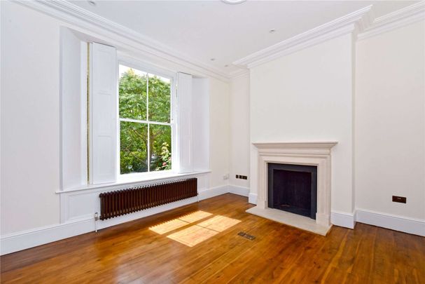 Elegant Grade II Listed residence set over five floors with larger than usual garden in the heart of Windsor. - Photo 1