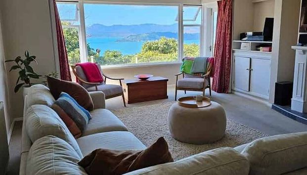 Charming 3BR Home with Harbour Views - Photo 1