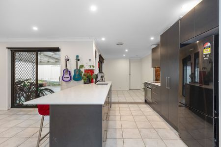 82 Regal Way, Valentine NSW 2280 - House For Rent | Domain - Photo 4