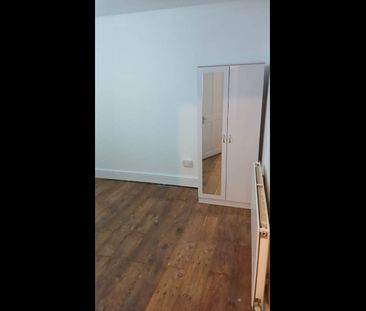 Room in a Shared House, Milverton Gardens, IG3 - Photo 4