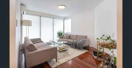 A light & spacious apartment w/ balcony & urban city views | Central lifestyle location - Photo 2