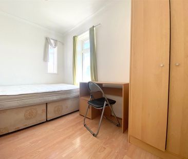 5 bedroom semi-detached house to rent - Photo 2