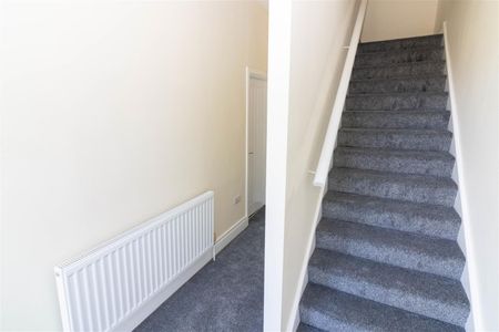 3 Bedroom House - Terraced - Photo 5