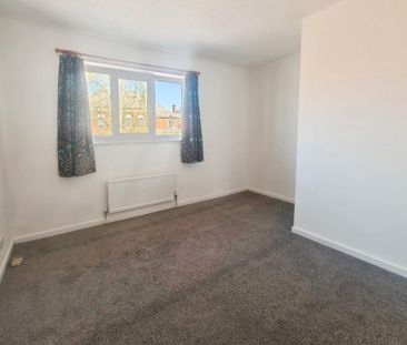 2 bedroom end of terrace house to rent - Photo 3