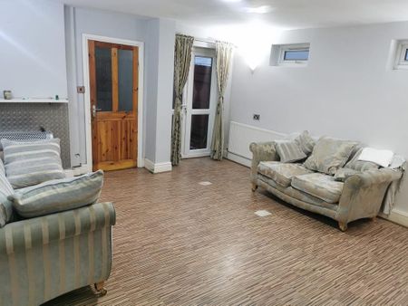 6 bedroom terraced house to rent - Photo 2