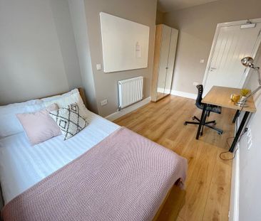 5 bedroom flat to rent - Photo 4