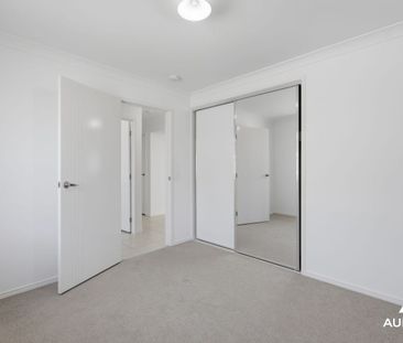 Spacious Family Home in Prime Park Ridge Location! - Photo 4