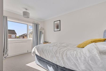 3 bedroom semi-detached house to rent - Photo 5